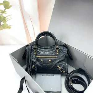 Pre-owned Balenciaga Leather Shoulder Bags 7.8'' R2099 Shoulder Bag C538111878 0211 T1 Qiqi