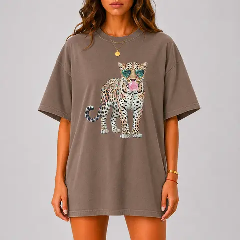 Leopard Bubble Gum Graphic Comfort Colors Shirt, Cool Cheetah With Sunglasses Tee, Trendy Animal Lover T-Shirt