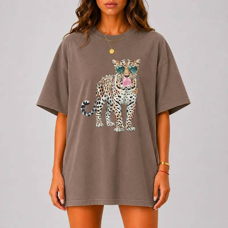 Leopard Bubble Gum Graphic Comfort Colors Shirt, Cool Cheetah With Sunglasses Tee, Trendy Animal Lover T-Shirt