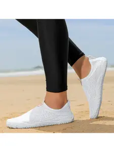 A pair of men's outdoor wading canyoning shoes, breathable and quick-drying mesh, non-slip and wear-resistant, suitable for beach, outdoor and water sports casual wear, Fisherman Beach Shoes