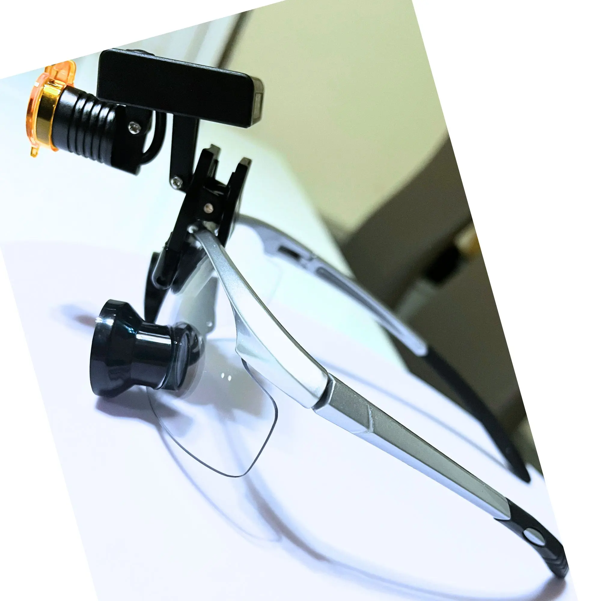 Silver Round  Frame Loupes with Wireless headlight. DeeTect Wireless Loupes