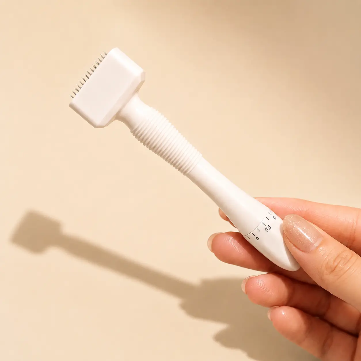 Ergonomic Adjustable Derma Stamper with 140 Titanium Pins, 0.25-2.5mm Depth Control, Portable Cosmetic Tool for Face, Hairline & Eyebrow Skin Care