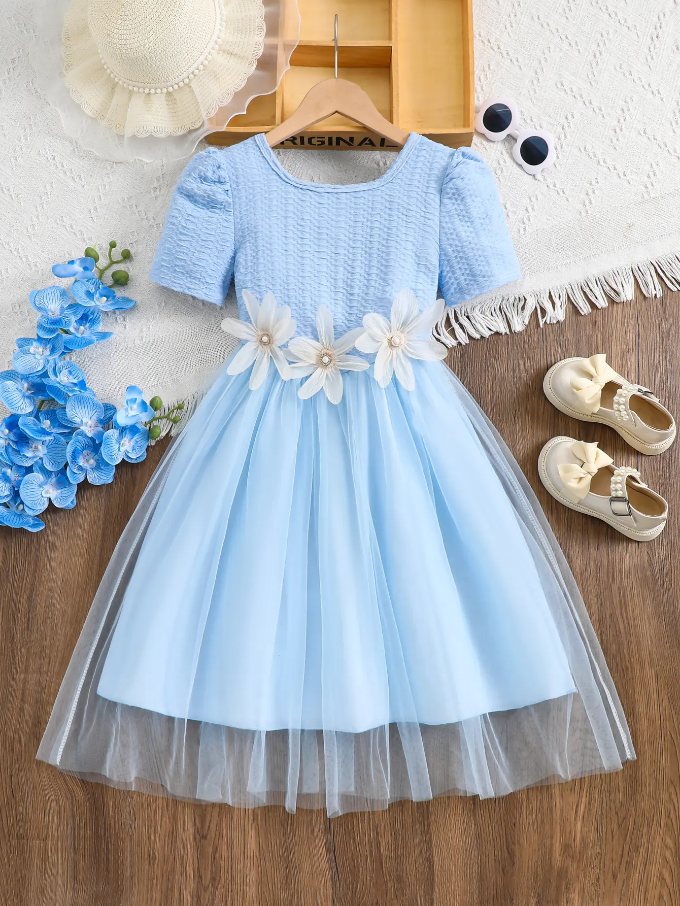 Girls’ dresses for spring/summer: solid-color casual dress with machine-stitched large floral pattern, round neckline, hem panel with mesh fabric; everyday casual little princess cute girly dress; versatile trendy fashion dress; girls’ dresses; perfect ch