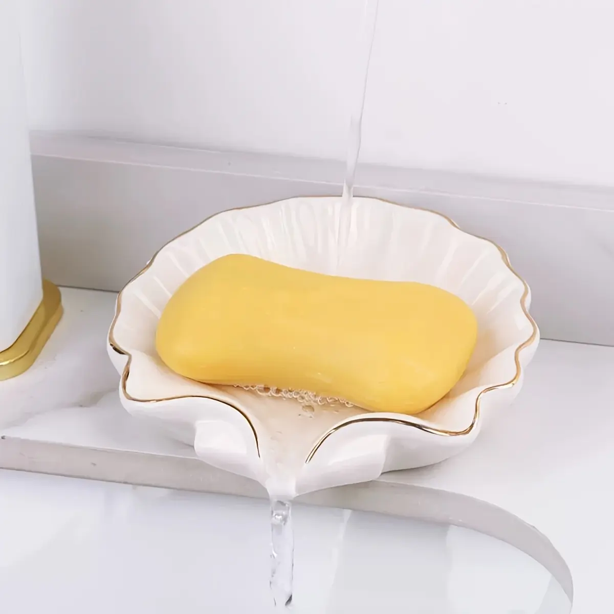 1pc Ceramic Shell Soap Dish, Bathroom Washbasin Soap Stand Christmas, Christmas Gifts