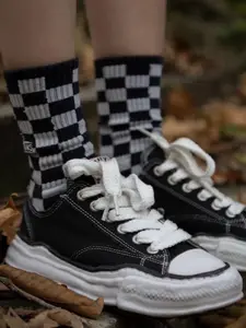 MMY Maison Minara Yasuhiro 2025 New MMY Collaborate With A Renowned Designer Classic Anti-Slip Wear-Resistant Lightweight Low-Top Board Shoes For Male And Female Campus Lovers Black And White, Halloween, Christmas