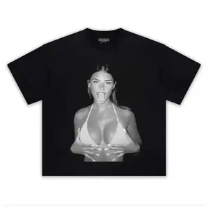 Leah Halton Graphic T-Shirt, Trendy Social Media Inspired Tee for Fans, For Men Women & Fashion Lovers, Modern Streetwear Aesthetic Outfit for Casual Wear