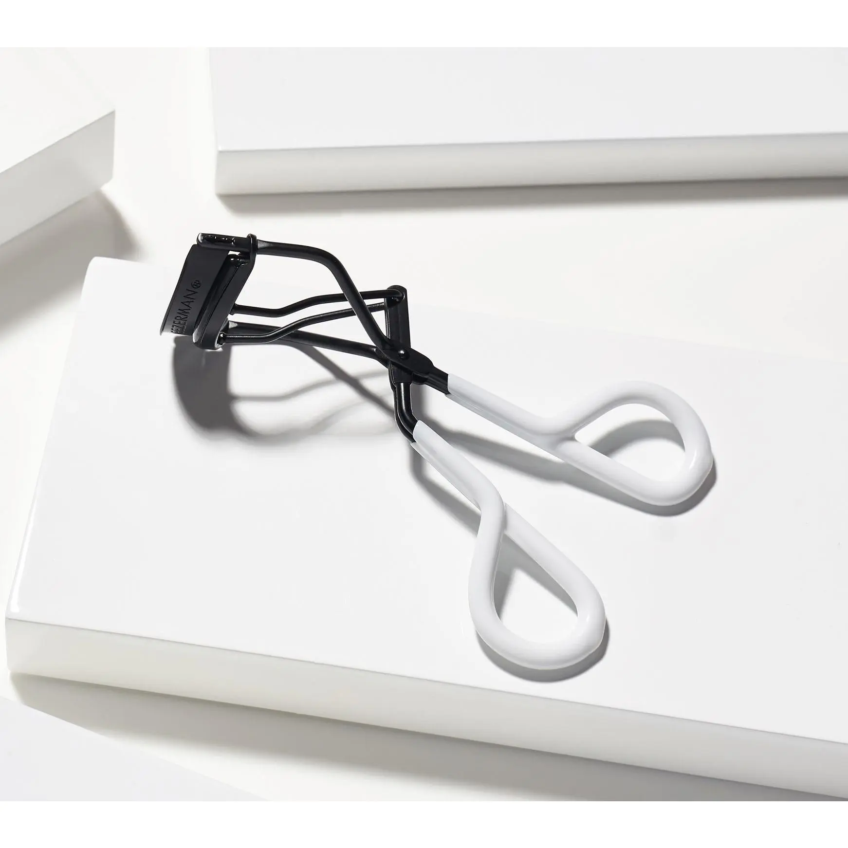 Tweezerman Onyx Great Grip Eyelash Curler Tweezerman Onyx Great Grip Eyelash Curler