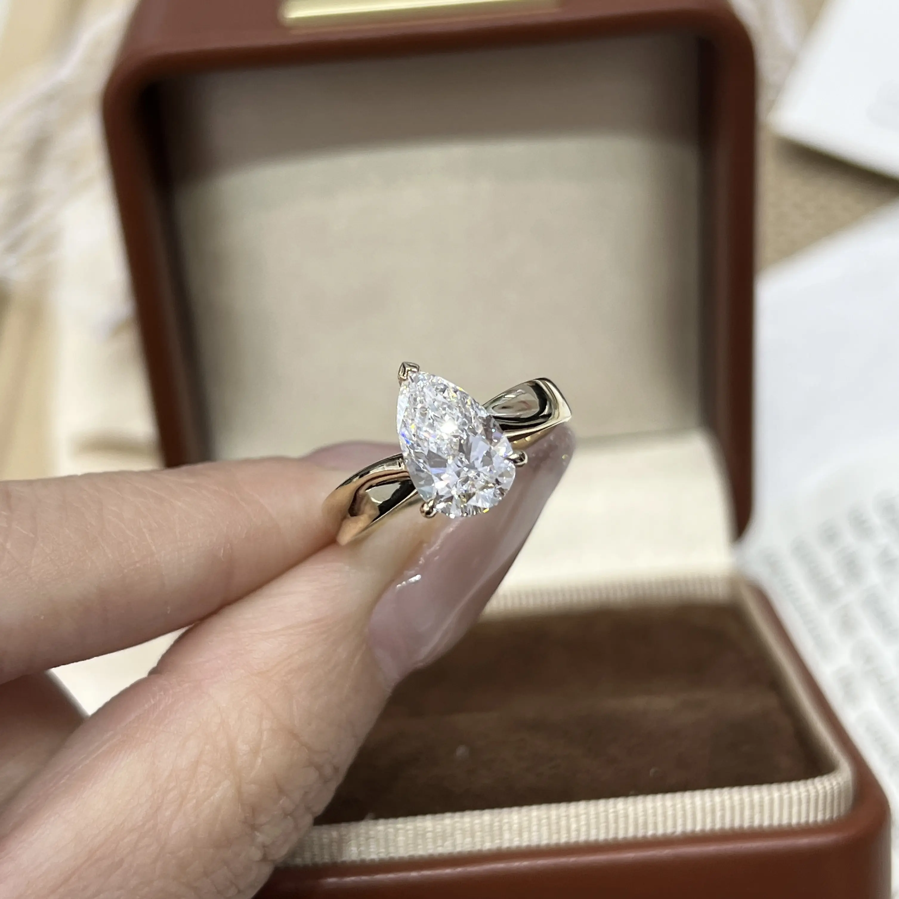 9-K Lab-Grown Diamond Ring, 2 ct, D–E, VS–VVS, Pear Cut, Light Luxury Premium Feel, Versatile for Everyday Wear, Engagement/Proposal Diamond Ring, pwq04479