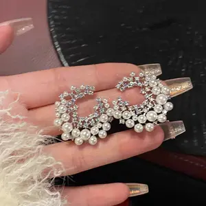 Starry Pearl Studs, High-End Niche Unique Design, Exquisite Light Luxury Earrings