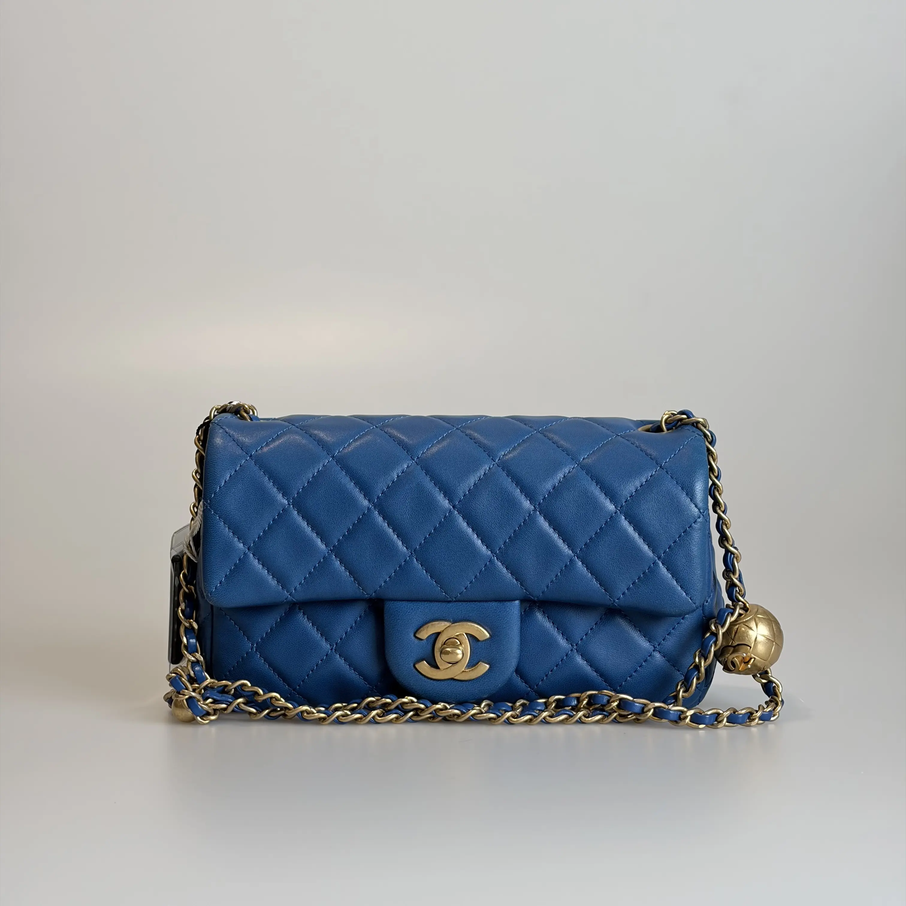 Pre-owned CHANEL Lambskin Shoulder Bag Classic Flap Large Mini Royal Blue Quilted Gold Tone Hardware 60349669