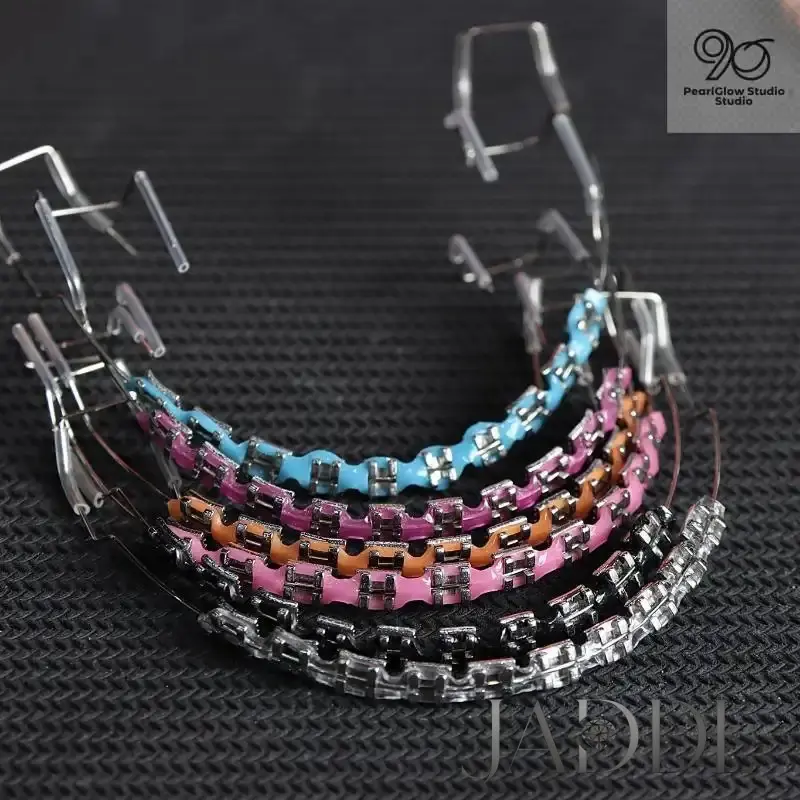 JADDL Temporary Braces 2-Piece Set Fashion Zipper Decoration Teeth, with Novel Upper and Lower Jaw Hs, Colorful Plastic Orthodontic Accessories Oral