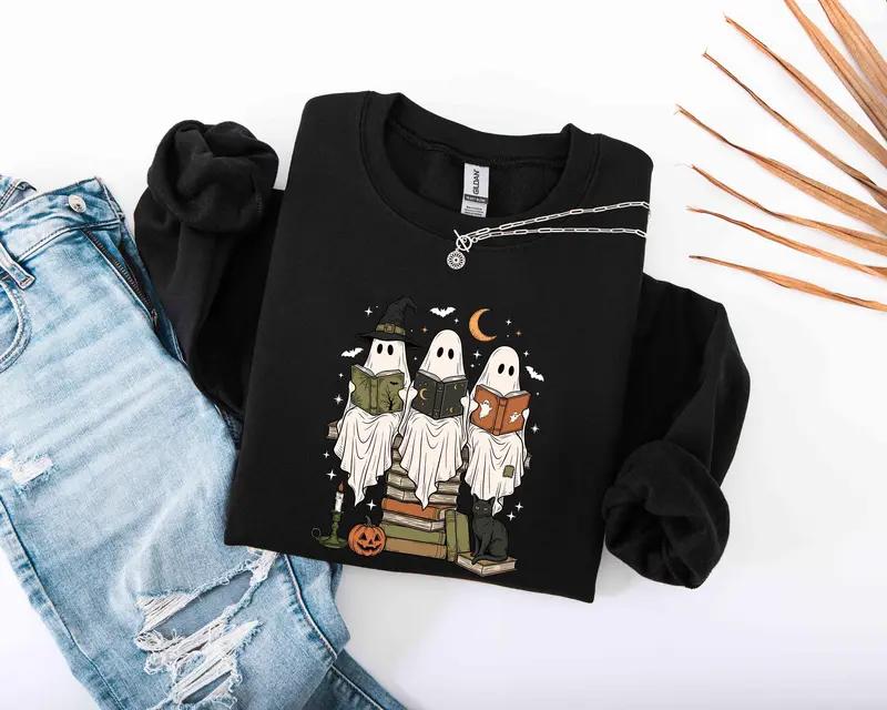 Spooky Readers Graphic – Sweatshirt, Cute Ghost Book Lover Crewneck, Book Club Reading Sweater, Fall Bookish Halloween Pullover, Reader Gift for Women & Men