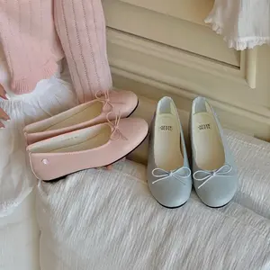 Women's retro French square-toe platform Mary Jane flats, perfect for everyday summer wear.