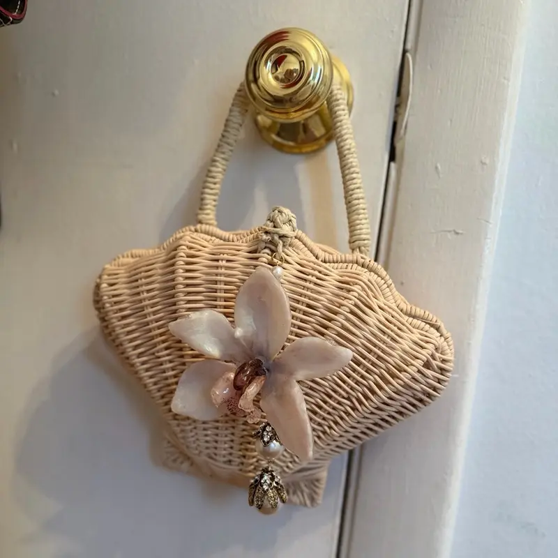 Ever seen a real orchid turned into a permanent accessory? This handcrafted shell bag features a stunning preserved orchid and pearl accents. It's the ultimate summer statement piece. Would you wear this to a garden party or a beach wedding? #handmadejewe
