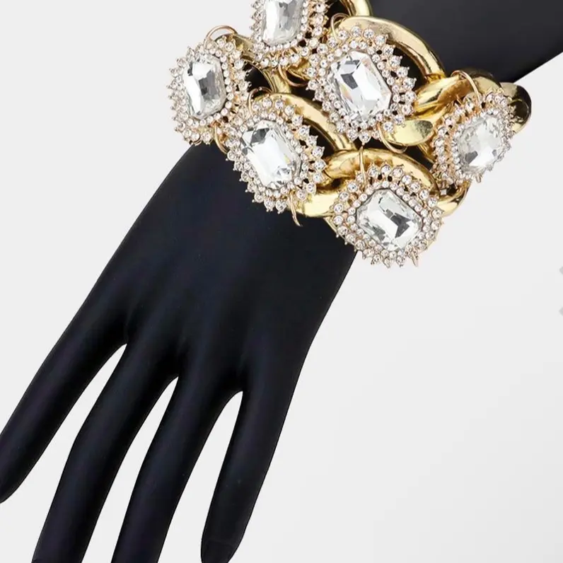 WOMENS BEADED BRACELET The bracelet is a delightful addition