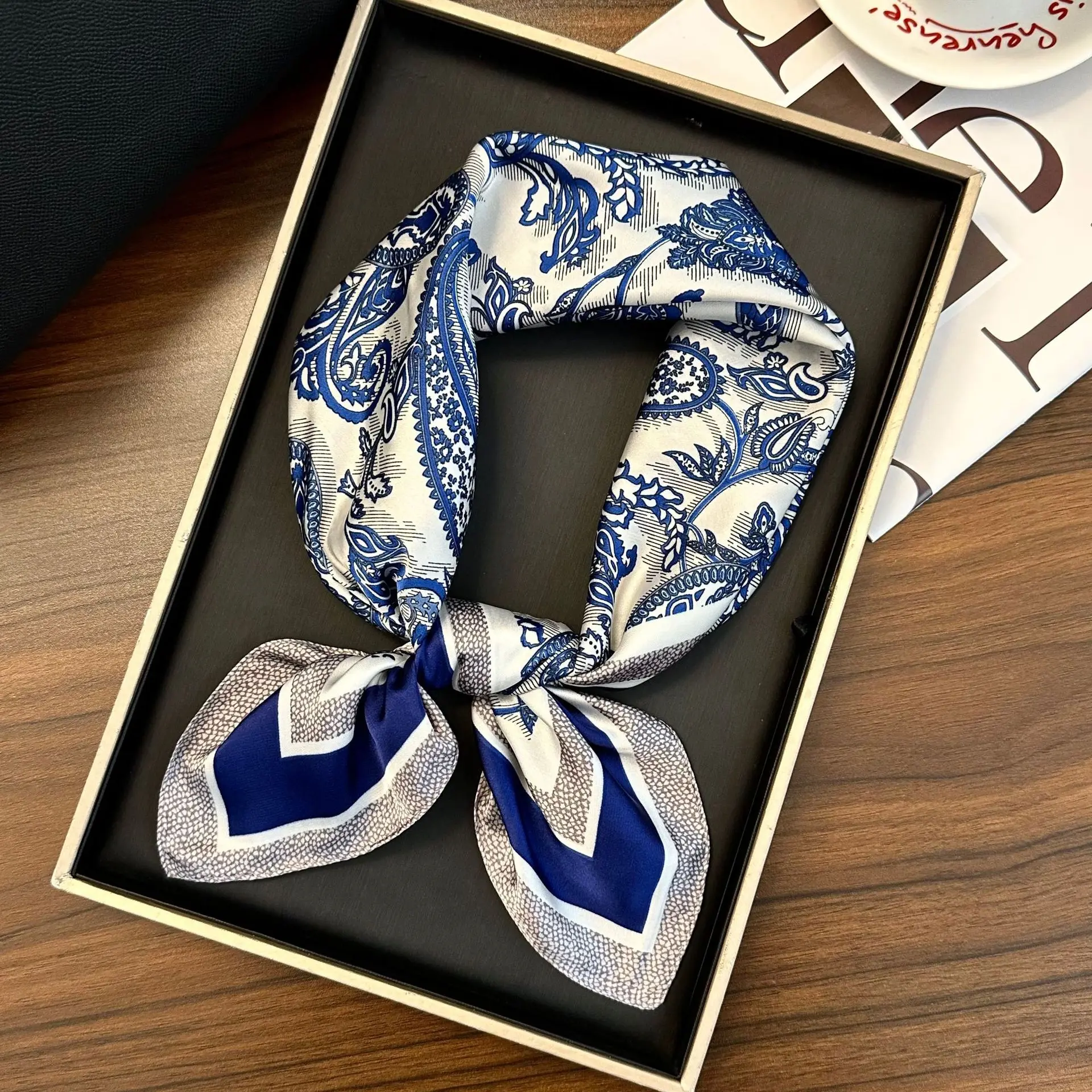 Tibetan Blue Waist Fruit Flower