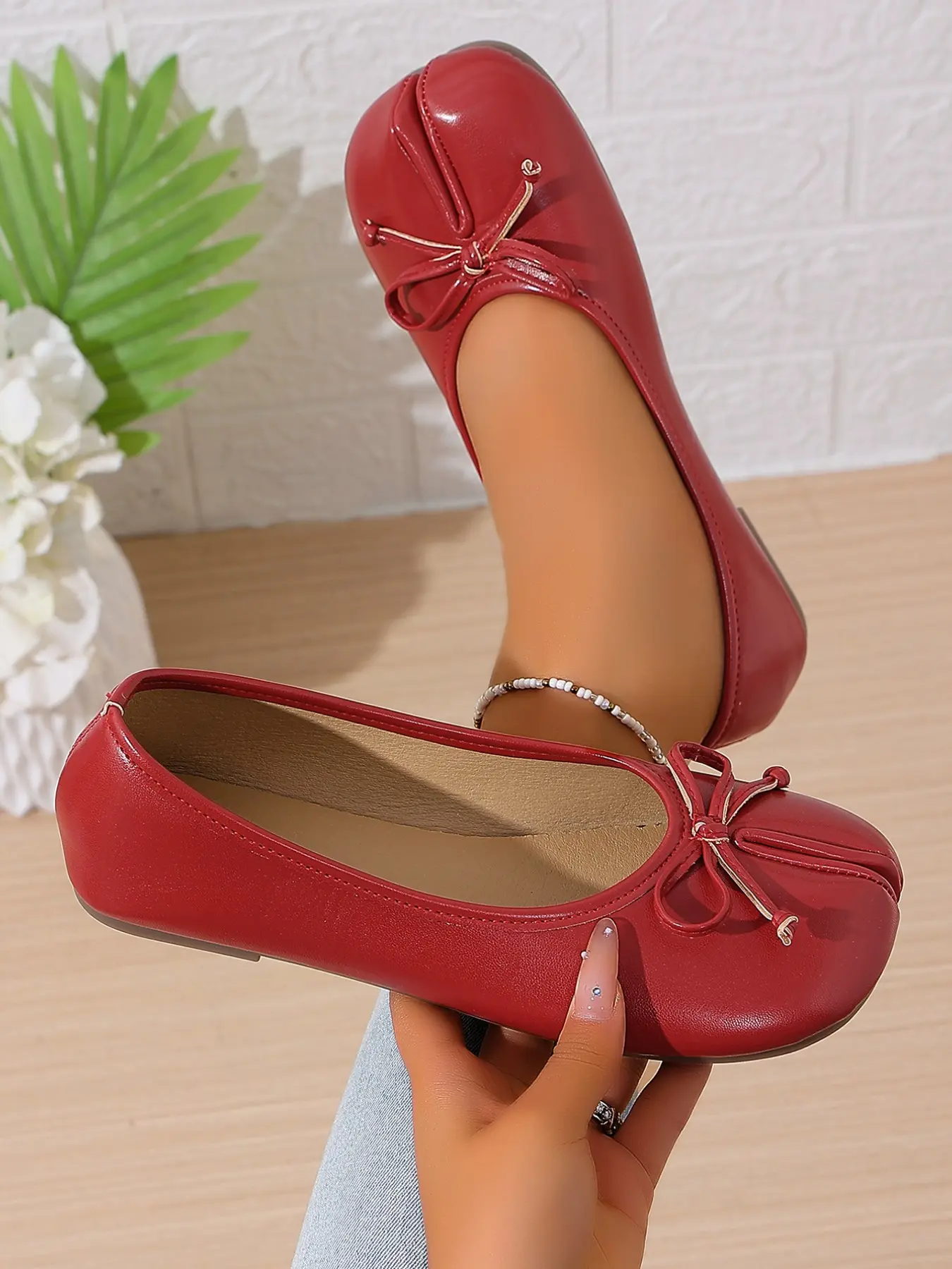 Fashionable Bow Split-Toe Women Shoes, Casual Flats Versatile Design for Daily Use, Perfect for Dates and Shopping, Eye-Catching Style for All Seasons, Flat Footwear