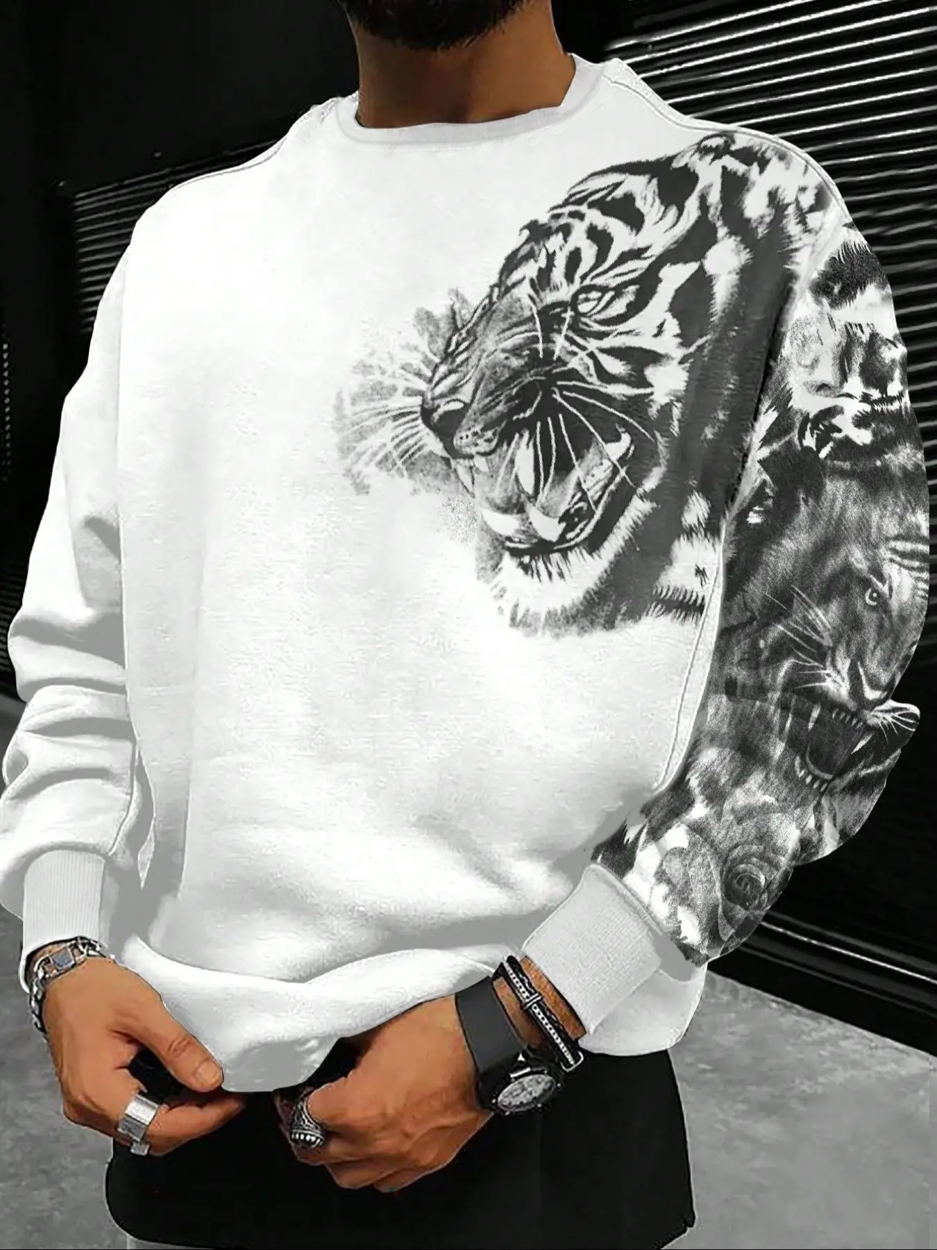 Men's Fleece Round Neck Pullover, Casual Winter Sweatshirt with Stylish Tiger Print, Warm Soft Basic Top for Fall & Winter