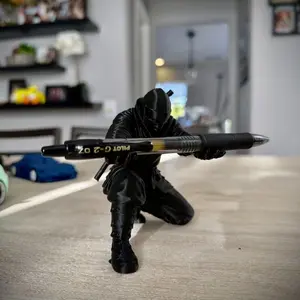 1pc Ninja Samurai Pen Holder for Desk, Creative Resin Pencil Organizer, Stationary Organizer Holder, Desktop Storage Accessories for Home Office Supplies, Black, 3.54 x 3.09 Inch