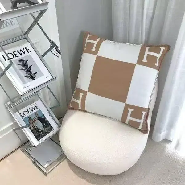 Viral Hack H-Wool Pillow & Blanket Set - Soft Cozy Throw for High-End Home Vibe #LuxuryHome #MustHavePillow Anti-Static Faux Cashmere 45x45cm tiktokshopspringglowup