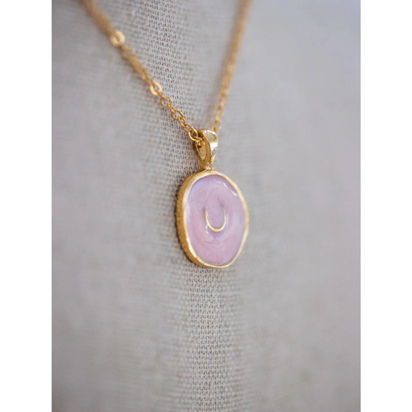 pink horseshoe pendant