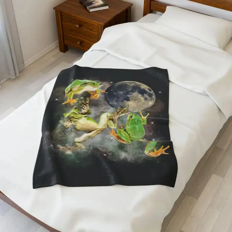 Cosmic Frog Blanket, Y2K Space Frog Throw, Funny Galaxy Aesthetic Blanket, Retro Weirdcore Amphibian Decor, Cute Frogcore, Frog Lover Gift