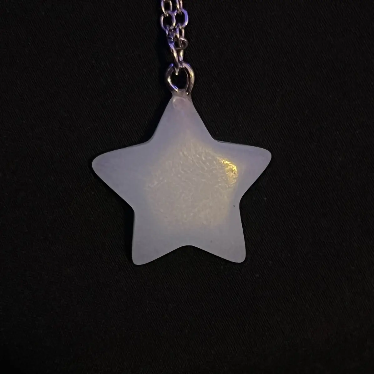 Glow In The Dark Necklace Pendant With Cardboard Necklace Holder, Multiple Necklace Varieties, Great For people of all Ages, Stylish New 2023 Product