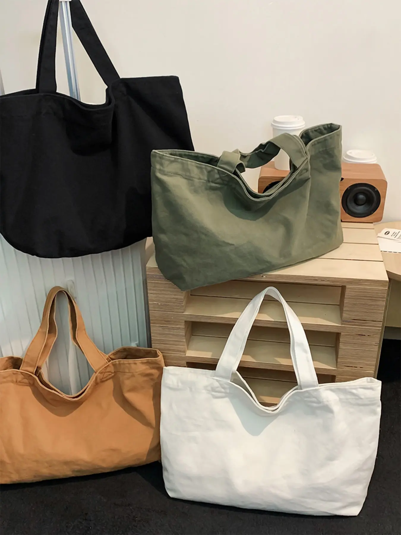1PCMen's tote bag, Canvas tote bags, Zippered tote bag, shoulder bag, Commuter bag can be carried by hand, solid color zipper closure, suitable for daily commuting, outdoor travel, business trips, students