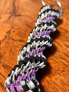 5 1/4"(13.5cm) 5-string Artisan Handwoven Helix Spiral Paracord Collectible Keychain – Black and White and Purple