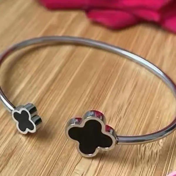 Bracelet - Simple Design with Unspecified Features or Specifications