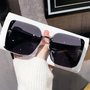 2026 New Arrival Women’s Fashion Rhinestone Sunglasses High-End TikTok Viral Style UV Protection Shades