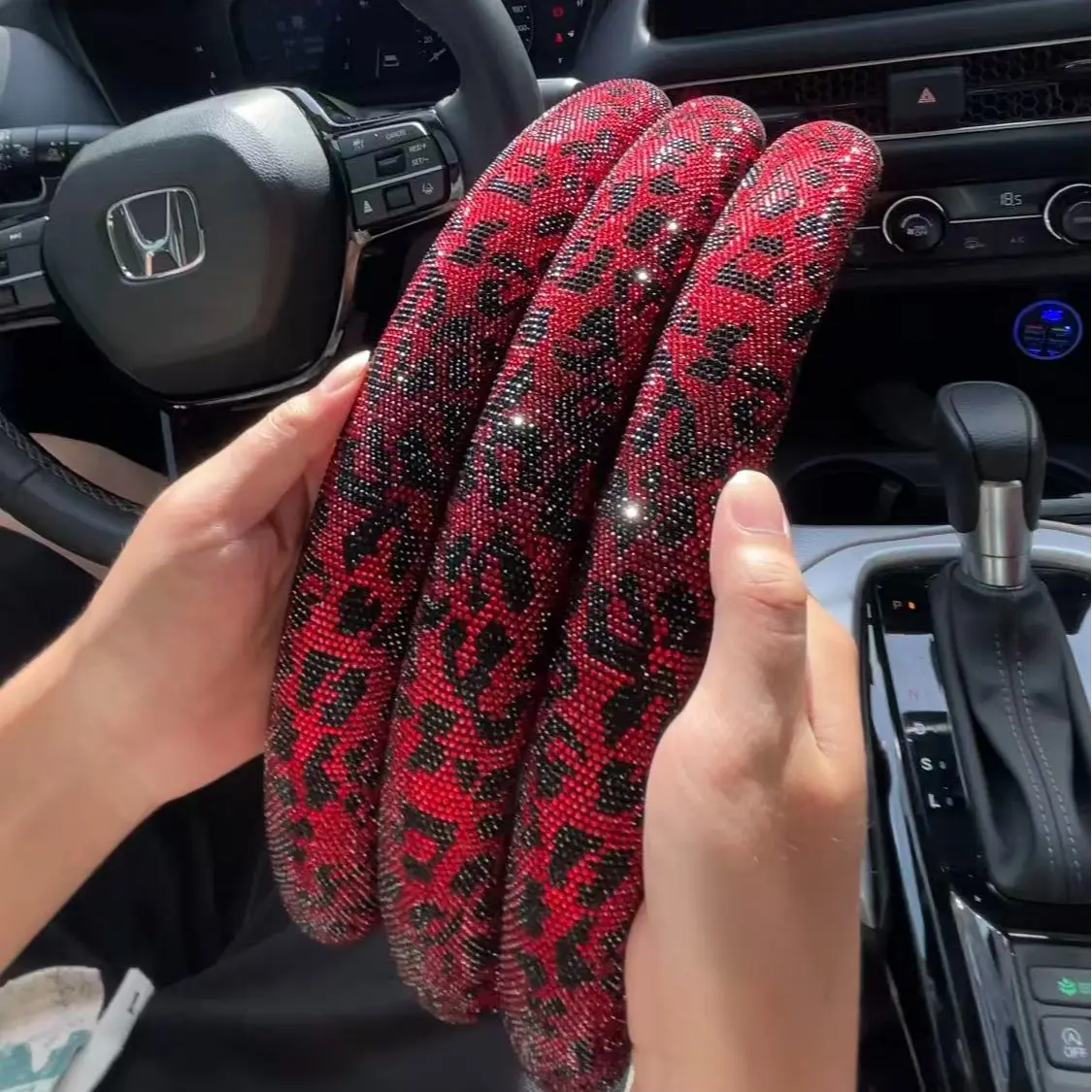 Women's 3-Pack Sparkly Leopard Print Rhinestone Steering Wheel Cover, Automotive Ultra-Thin Breathable Non-Slip All-4-Seasons Car Steering Wheel Insert Accessories, Comfortable Grip Girls Car Interior Decor for Female Drivers