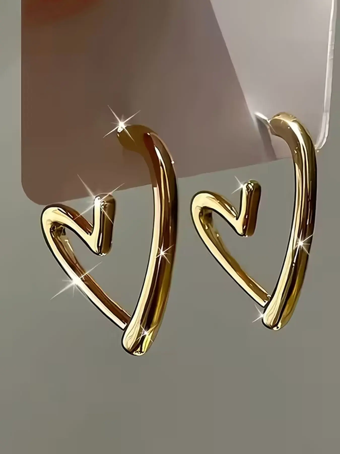 High-quality hypoallergenic Golden heart earrings, hoop Earrings, Heart Shaped Earrings, Earrings Hoops, anti-fade, simple and elegant, Women's earrings for daily wear or parties, jewelry accessories, are gifts for women