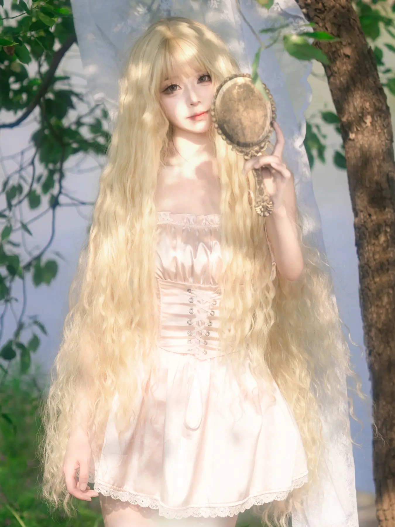44 Inch Extra Long Blonde Cosplay Wig With Bangs Loose Long Curly Blonde Lolita Wig Soft Synthetic Heat Resistant Costume Wig For Women & Girls Halloween Party Wedding Rapunzel Use