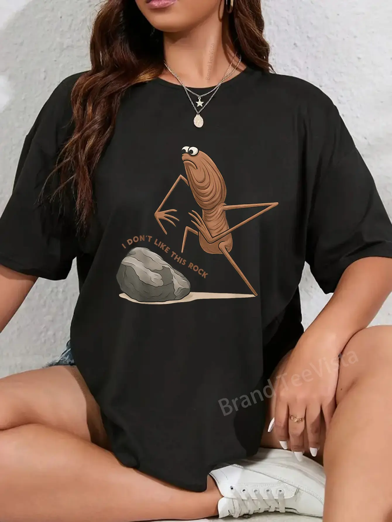Women's 100% Cotton Casual Tee - Everyday Easy-to-Wear Tshirt, Unisex Marcus The Worm "I Don't Like This Rock" Meme Vintage Streetwear Top, Fun Pick for Birthdays and Parties, Holiday Gift-Ready Tee, Casual Tee, Easy To Wear