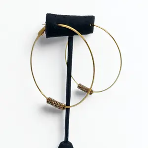 Arracadas CHAR04 Unisex Cilindro Gold-Tone Hoop Earrings with Bead Accent Handcrafted Brass 22K Gold Plated 2.4 Inch Lightweight Everyday Wear
