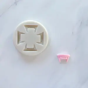 VAMPIRE TEETH (4) MOLD