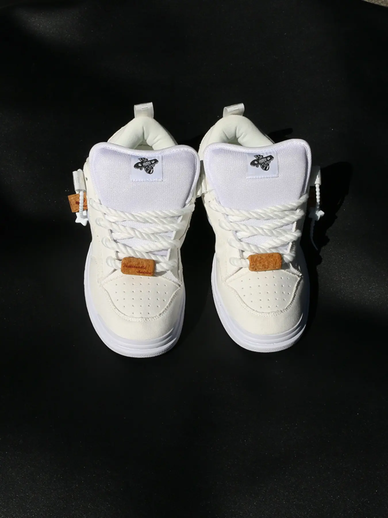 Men's Casual Canvas Shoes, Embroidered Cartoon Design, Low Top Kitten Heel, Anti-Slip Rubber Sole, All Seasons Fashion Sneakers