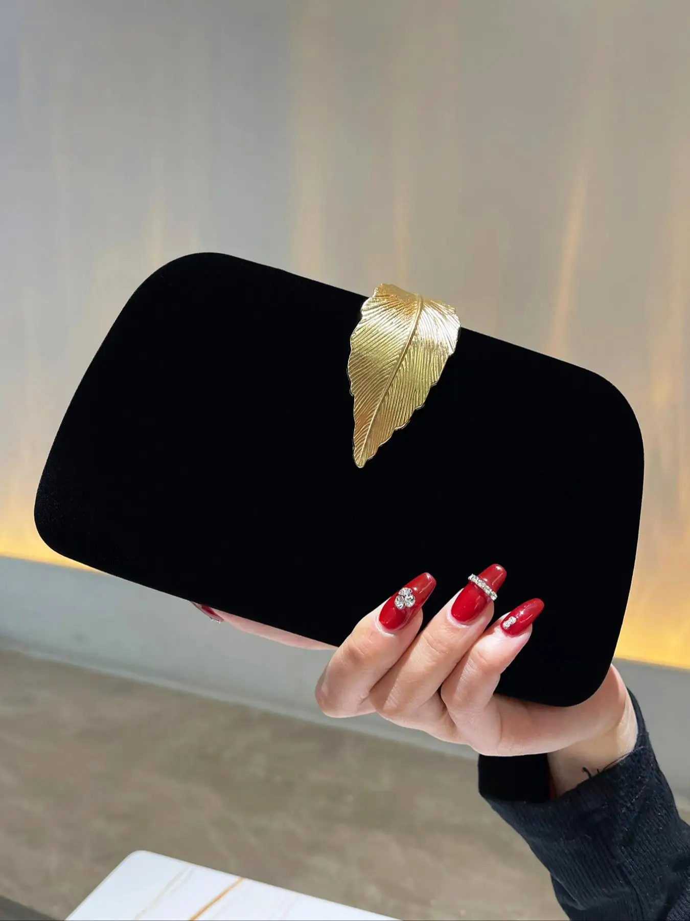 Women's 2023 1 Piece Leaf Design Velvet Trendy Evening Bag for Winter, Elegant Solid Color Clutch Bag for Party, Trend Gorgeous Matching Bag for Weddi