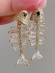 1 Pair of Fashionable and Creative Fish Bone Zircon Earrings for Women, Exquisite Copper Inlaid Zircon Design, Personalized Party Vacation Earrings, Statement Earrings