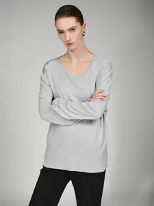 URBAN REVIVO Women's Elegant Casual Basic Stretchy Fabric T-shirt, New Arrival, Crew Neck, Knotted Back Cutout, UWM460007