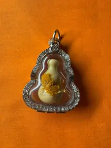Nam Tao (money attracting gourd) LP Sodh of Wat Paknam.