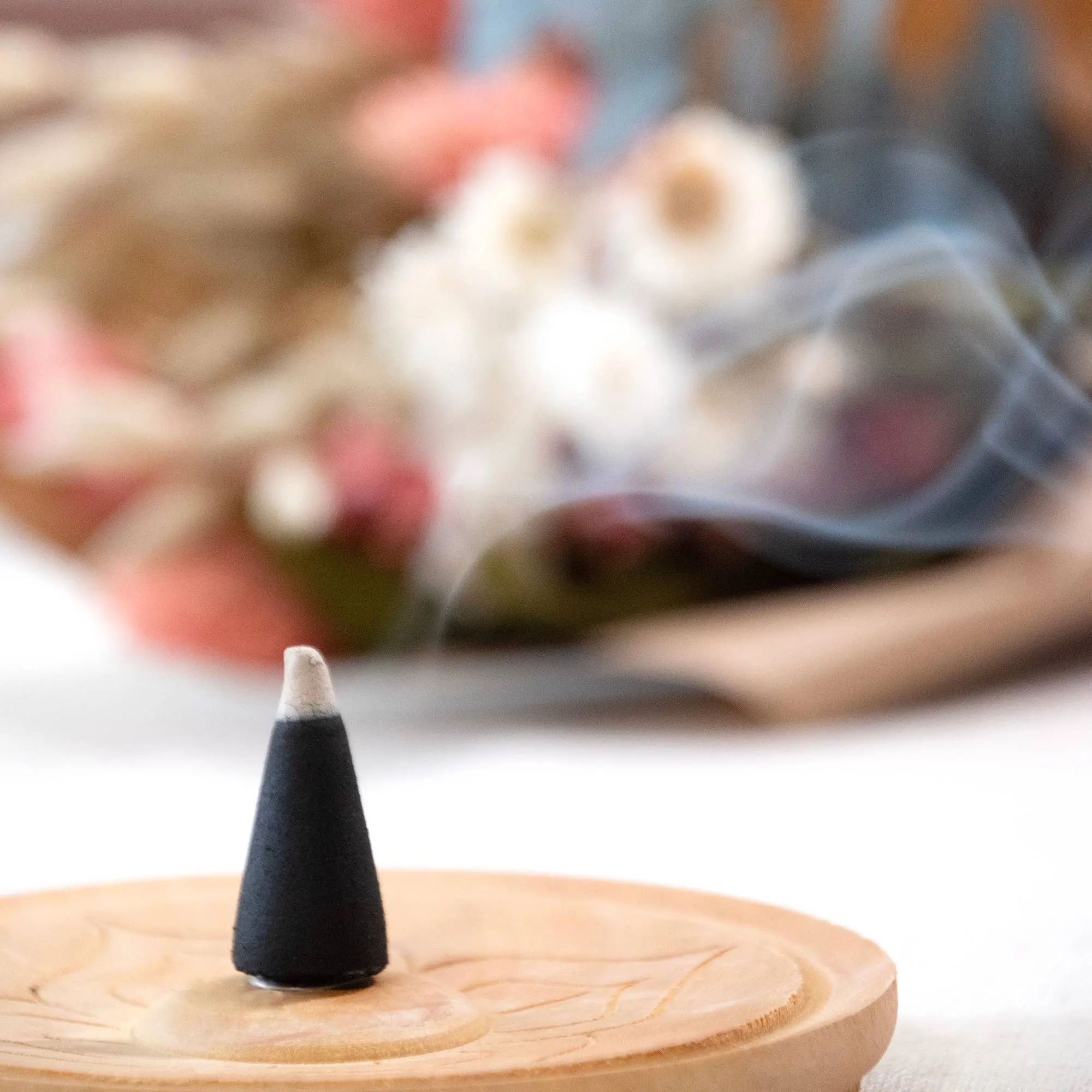 85 pc Incense Cones In Jar: Sandalwood & Fig Fragrance