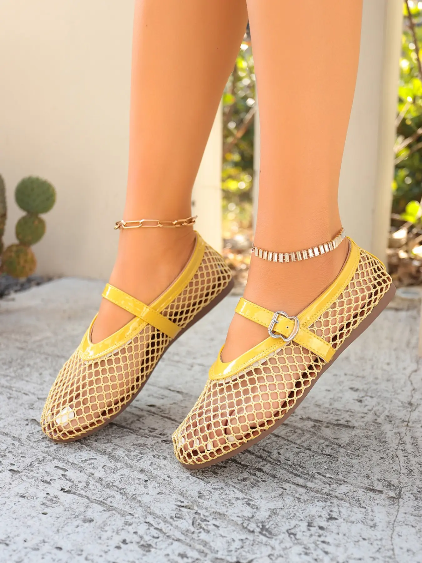 Solid color summer mesh hollow flat sole for women, non slip soft sole, comfortable and breathable, fashionable and personalized single button with shallow mouth sole, versatile women's shoes for daily wear, available in multiple colors