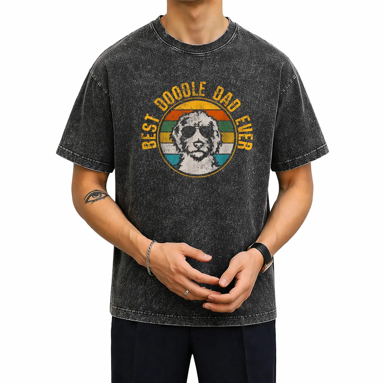Best Doodle Dad Ever Vintage Graphic T-Shirt T-Shirt Retro Dog Lover T-Shirt with Golden Doodle & Sunset Stripes Design Machine Washable Casual Gift for Dog Dads Classic Crew Neck Everyday S Design Street Trending Style Casual Love Lover Tee Men's