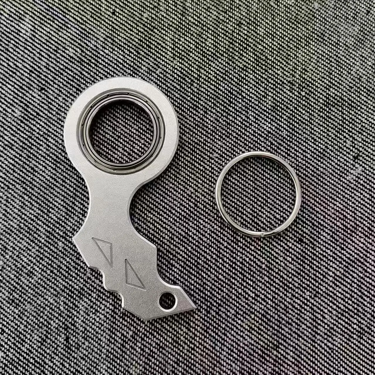 Novelty Karambit Keychain, Aluminum Alloy Fidget Spinner Toy, Portable Anti-Anxiety Gadget for Stress Relief, Fidget Toys