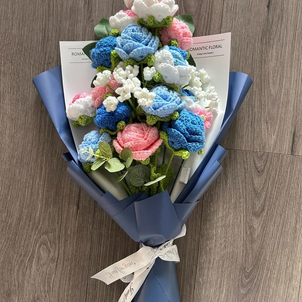 15-Rose Deluxe Crochet Bouquet