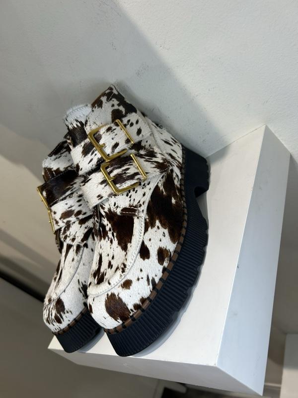 Modern Leather Statement Boots with Sculptural Sole