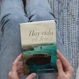 Rvr 1960 Edition Religious New Testament Book - "Hay Vida En Jesus" Content, Accessibility-Focused Faith Guide for Christian Readers