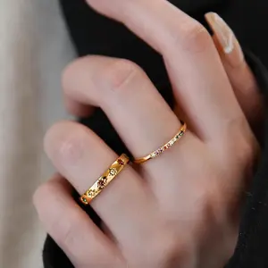 Minimalist rainbow-colored diamond-encrusted titanium steel 18k gold-plated ring for women, stackable, high color retention, niche design, index finger ring